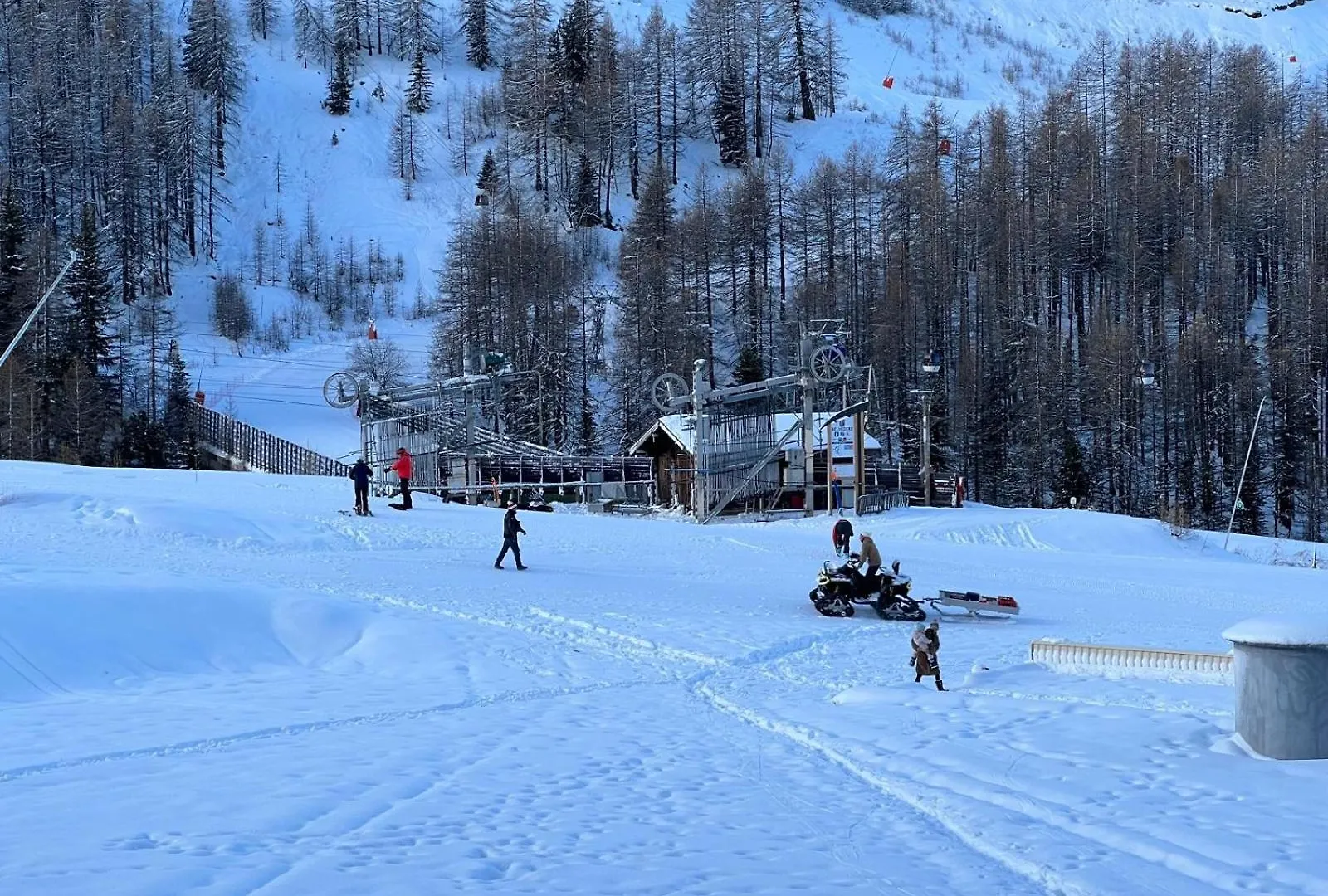 Isola 2000 - Front Neige Galerie Marchande France